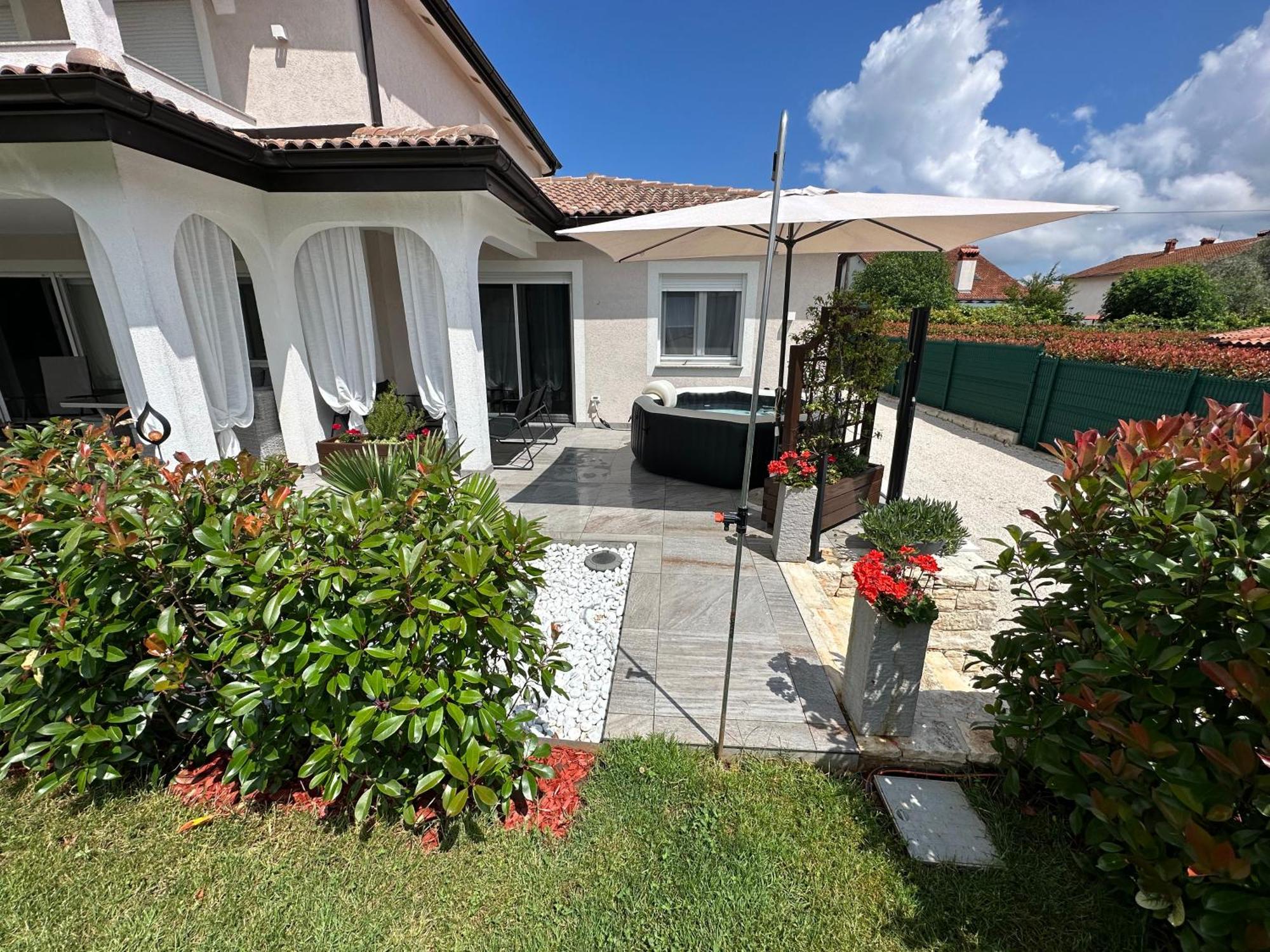 Zonta Maremi With Private Jacuzzi Apartment